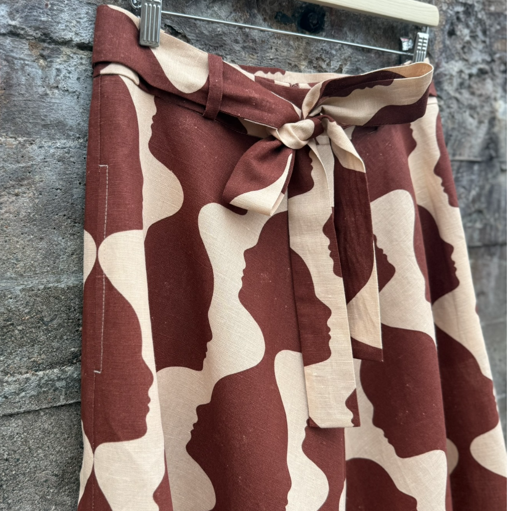 Emilia kjol i Lisa Bengtssons tyg Leila