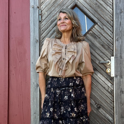 Ida kråsblus med knäppning, camel