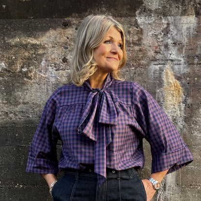 Knytblus Birgitta blå-rutig