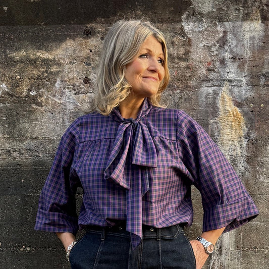 Knytblus Birgitta blå-rutig