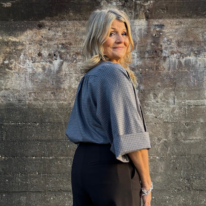 Knytblus Birgitta Grå-rutig