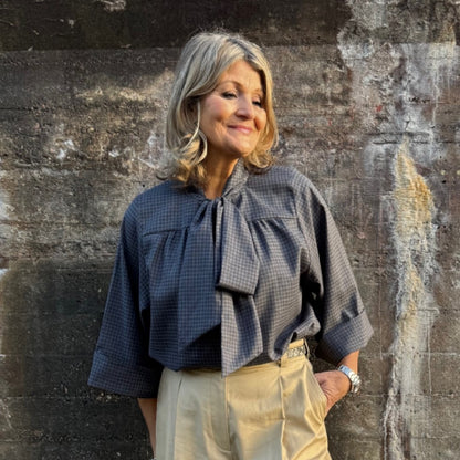 Knytblus Birgitta Grå-rutig