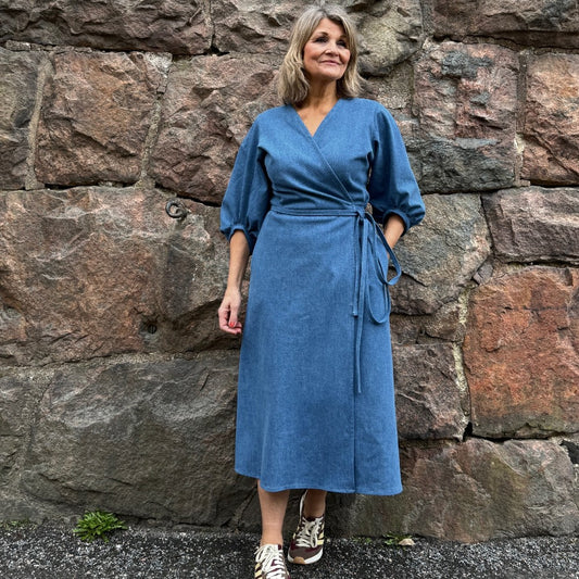 Symönster Maja omlottklänning med ballongärm