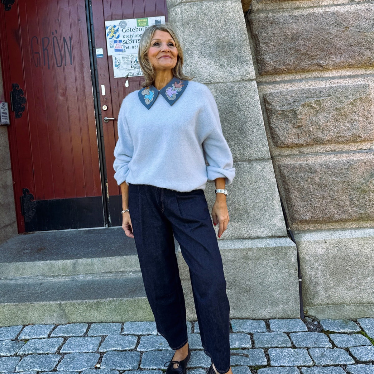 Krage, broderad med fåglar