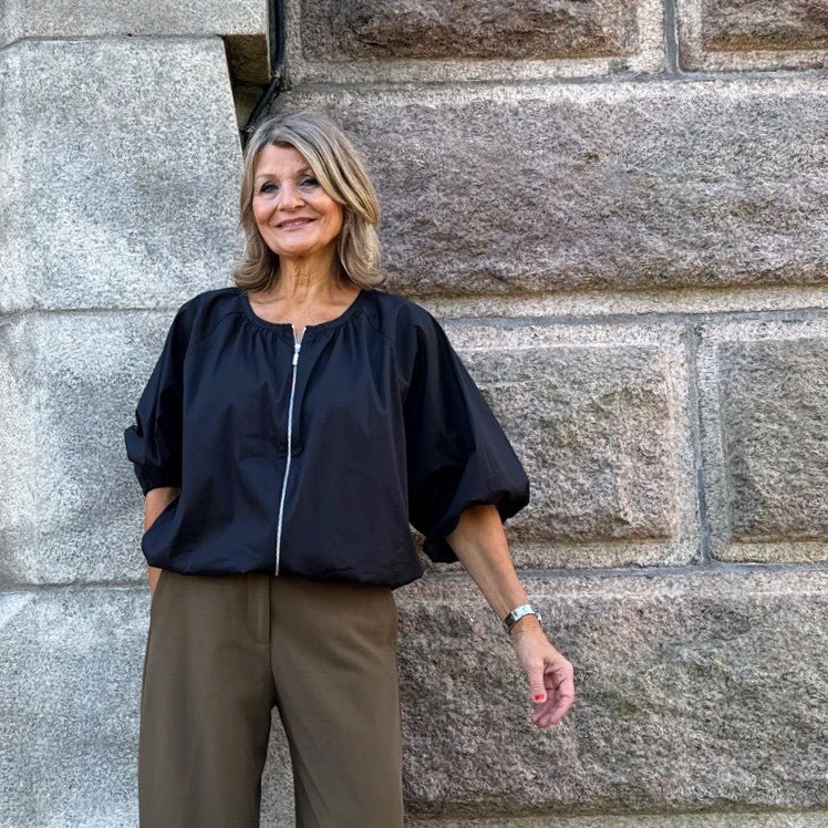 Jackie blus svart med dragkedja